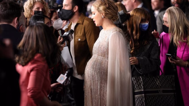 Jennifer Lawrence Pregnancy Rumors Debunked – No, Leonardo DiCaprio Isn’t Involved